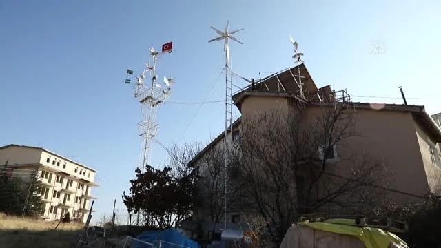 Evinin elektriğini rüzgardan sağlıyor