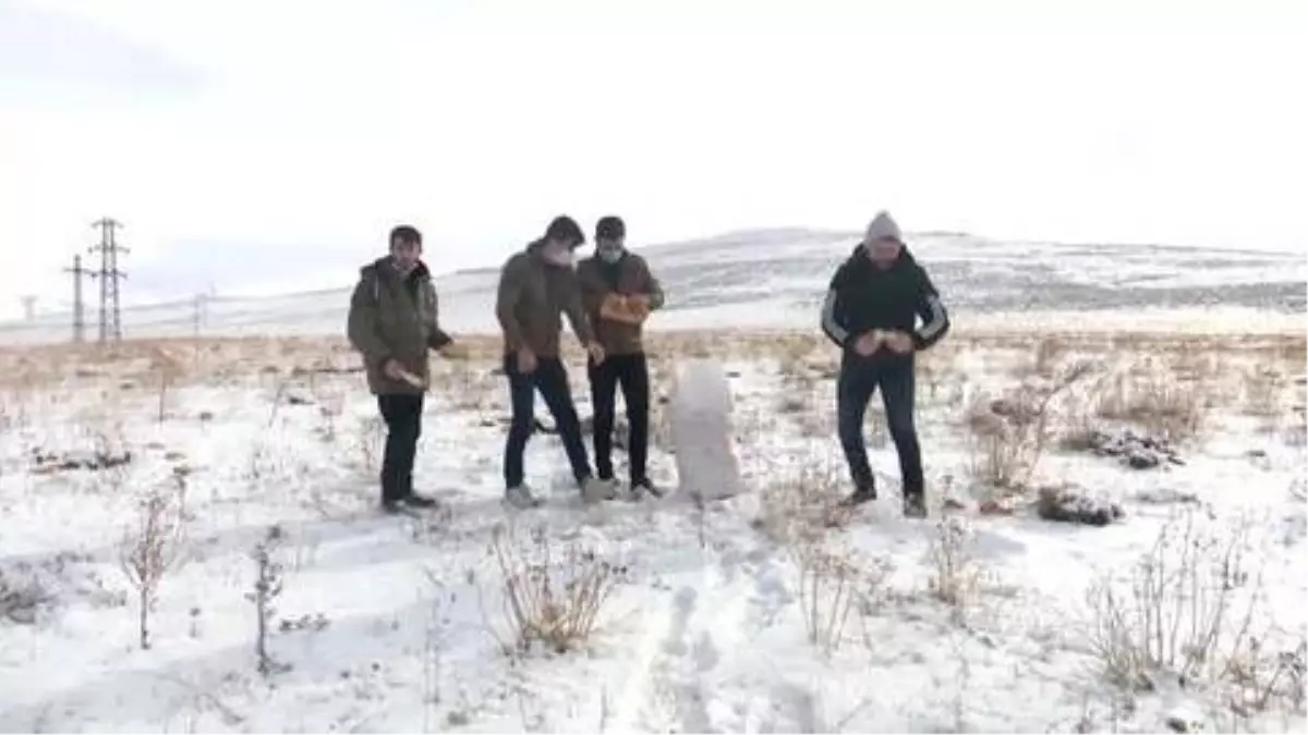 Gönüllü gençler yaban hayatı için doğaya ekmek ve yem bıraktı