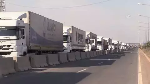 Habur Sınır Kapısı'nda araç giriş ve çıkışları sürüyor Habur Sınır Kapısı'nda araç giriş ve çıkışları sürüyor