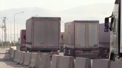 Habur Sınır Kapısı'nda araç giriş ve çıkışları sürüyor Habur Sınır Kapısı'nda araç giriş ve çıkışları sürüyor