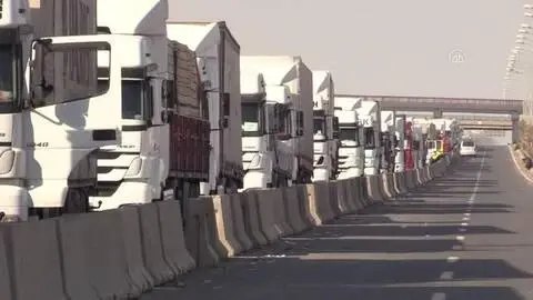 Habur Sınır Kapısı'nda araç giriş ve çıkışları sürüyor Habur Sınır Kapısı'nda araç giriş ve çıkışları sürüyor