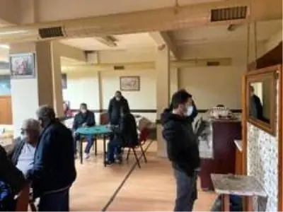 İstanbul'da kıraathanelere şok baskın: 59 kişiye 187 bin 620 lira para ceza İstanbul'da kıraathanelere şok baskın: 59 kişiye 187 bin 620 lira para ceza