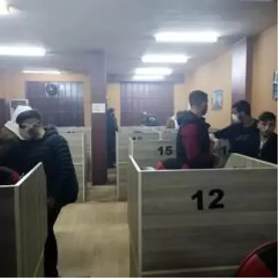 İstanbul'da kıraathanelere şok baskın: 59 kişiye 187 bin 620 lira para ceza İstanbul'da kıraathanelere şok baskın: 59 kişiye 187 bin 620 lira para ceza