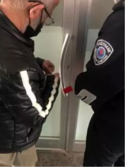 İstanbul'da kıraathanelere şok baskın: 59 kişiye 187 bin 620 lira para ceza İstanbul'da kıraathanelere şok baskın: 59 kişiye 187 bin 620 lira para ceza