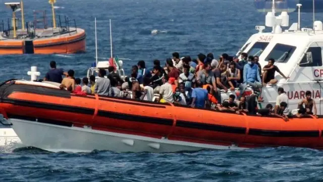 İtalya'da göçmenlerin denizde bloke edilmesi davasında eski bakanlar ifade veriyor İtalya'da göçmenlerin denizde bloke edilmesi davasında eski bakanlar ifade veriyor