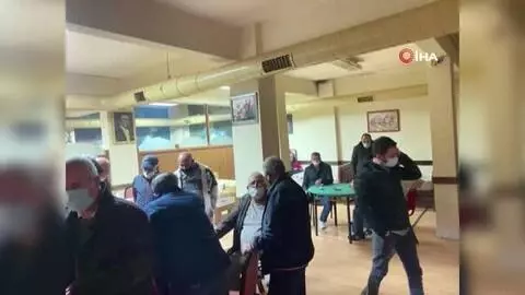 İstanbul'da kıraathanelere şok baskın: 59 kişiye 187 bin 620 lira para ceza İstanbul'da kıraathanelere şok baskın: 59 kişiye 187 bin 620 lira para ceza