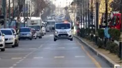 Kısıtlamada maske cezası yedi, gazetecilere kızdı Kısıtlamada maske cezası yedi, gazetecilere kızdı