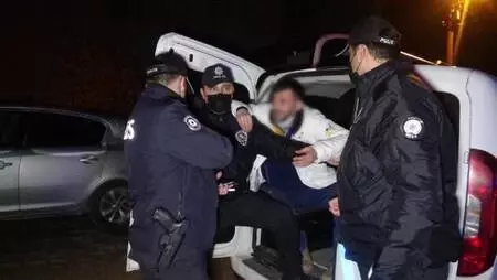 Kısıtlamada polisten kaçarken motosikletli kuryeye çarpan alkollü sürücüye 11 bin lira ceza Kısıtlamada polisten kaçarken motosikletli kuryeye çarpan alkollü sürücüye 11 bin lira ceza
