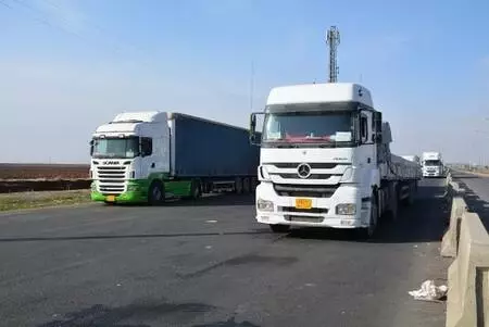 Habur Sınır Kapısı'nda araç giriş ve çıkışları sürüyor Habur Sınır Kapısı'nda araç giriş ve çıkışları sürüyor