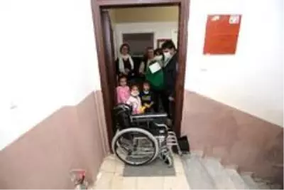 Mezitli Belediyesinden engellilere tekerlekli sandalye Mezitli Belediyesinden engellilere tekerlekli sandalye