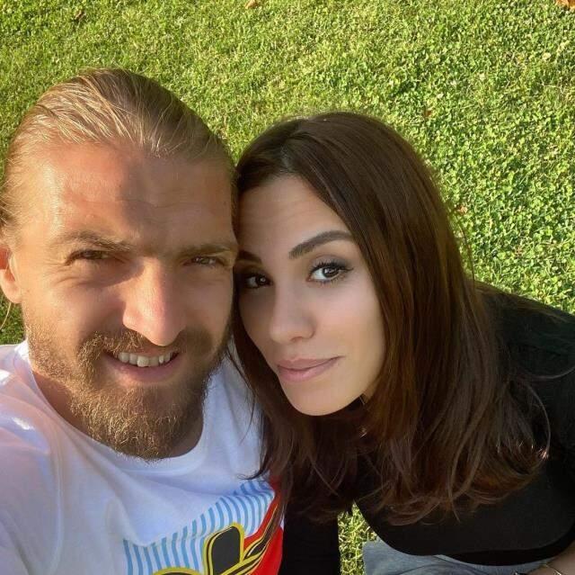 Oyuncu Şükran Ovalı, eşi Caner Erkin ile yatak pozunu paylaştı Oyuncu Şükran Ovalı, eşi Caner Erkin ile yatak pozunu paylaştı