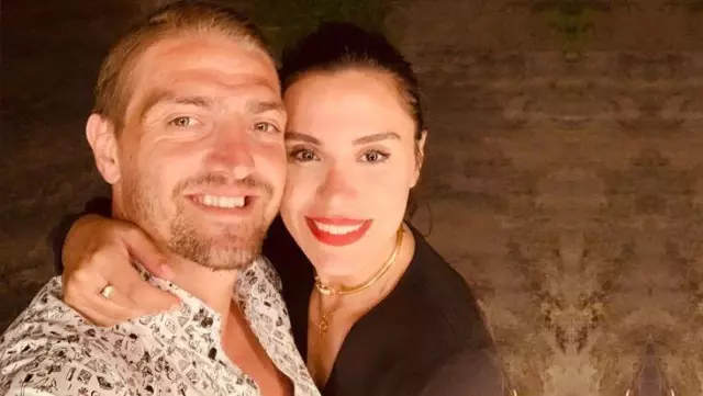 Oyuncu Şükran Ovalı, eşi Caner Erkin ile yatak pozunu paylaştı Oyuncu Şükran Ovalı, eşi Caner Erkin ile yatak pozunu paylaştı