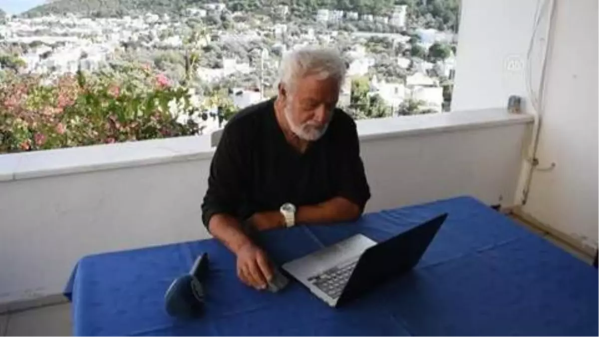 Şarkıcı Fedon, AA'nın 'Yılın fotoğrafları' oylamasına katıldı