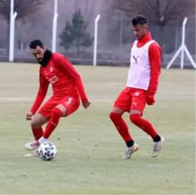 Sivasspor'da 3 isim takıma döndü Sivasspor'da 3 isim takıma döndü