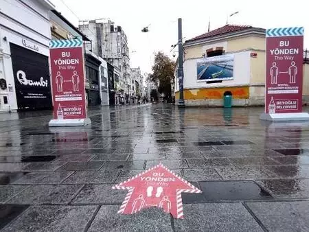 Taksim Meydanı ve İstiklal Caddesi boş kaldı Taksim Meydanı ve İstiklal Caddesi boş kaldı