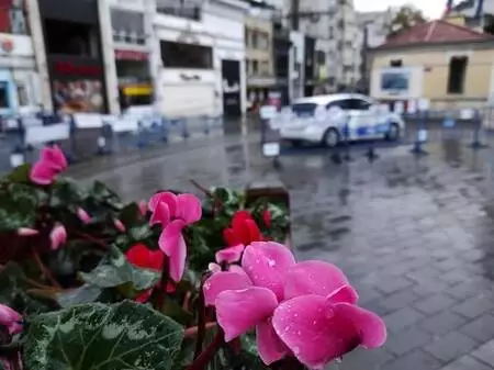 Taksim Meydanı ve İstiklal Caddesi boş kaldı Taksim Meydanı ve İstiklal Caddesi boş kaldı