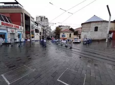 Taksim Meydanı ve İstiklal Caddesi boş kaldı Taksim Meydanı ve İstiklal Caddesi boş kaldı
