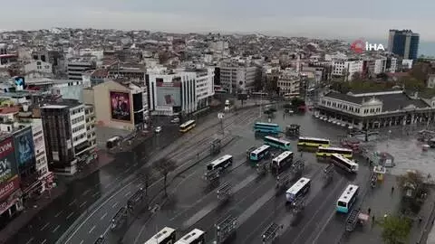 Sokağa çıkma kısıtlamasında Kadıköy ve Üsküdar Meydanı boş kaldı Sokağa çıkma kısıtlamasında Kadıköy ve Üsküdar Meydanı boş kaldı