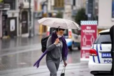 Taksim Meydanı ve İstiklal Caddesi boş kaldı Taksim Meydanı ve İstiklal Caddesi boş kaldı