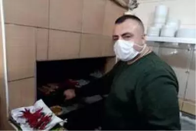 Yetim ailelere evlerinde kebap ikramı Yetim ailelere evlerinde kebap ikramı