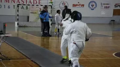 Eskrimde 10, 12 ve 14 Yaş Altı Epe Açık Turnuvası sona erdi Eskrimde 10, 12 ve 14 Yaş Altı Epe Açık Turnuvası sona erdi