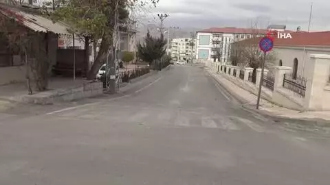 Gercüş'te cadde ve sokaklar boş kaldı