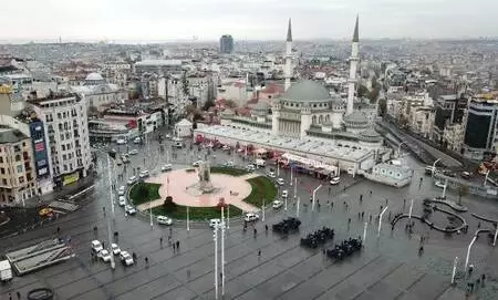 (Havadan fotoğraflarla) Taksim Meydanı'da merak uyandıran siren sesleri