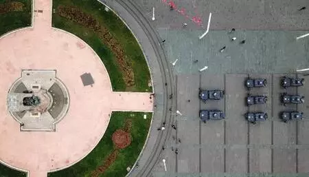 (Havadan fotoğraflarla) Taksim Meydanı'da merak uyandıran siren sesleri