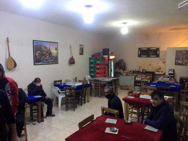 Mum ışığında kumar oynayanlara korona tedbirlerine uymamaktan 100 bin lira ceza kesildi