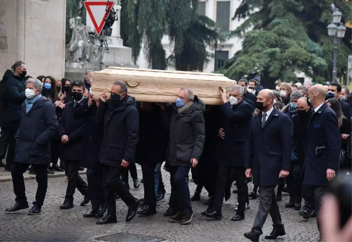 Paolo Rossi son yolculuğuna uğurlanırken evine hırsız girdi