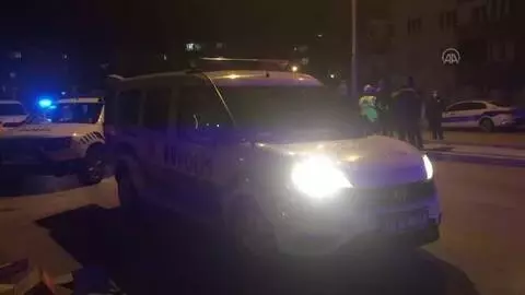 Sokağa çıkma kısıtlamasında alkol alıp tartışan 5 kişiye para cezası Sokağa çıkma kısıtlamasında alkol alıp tartışan 5 kişiye para cezası