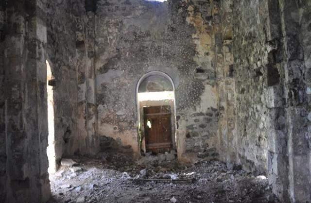 12 binlik Dipsiz Gölü yok eden defineciler kentin tarihi alanlarına zarar veriyor