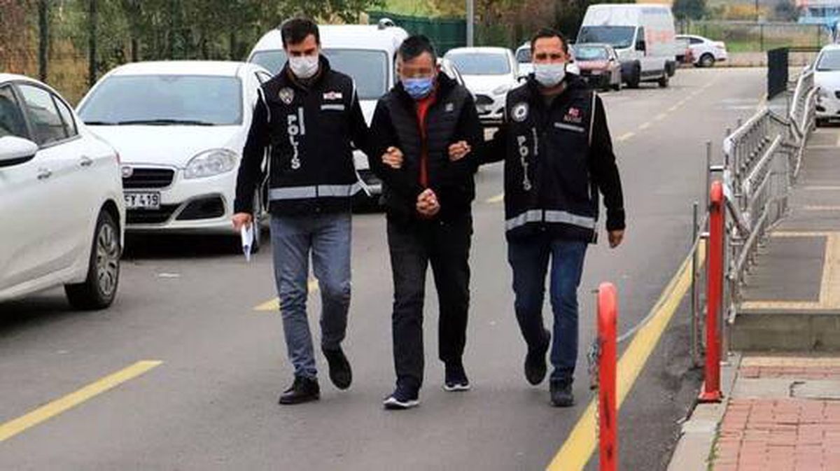Arkadaşının altınlarını sahtesiyle değiştirip eşine otomobil almış