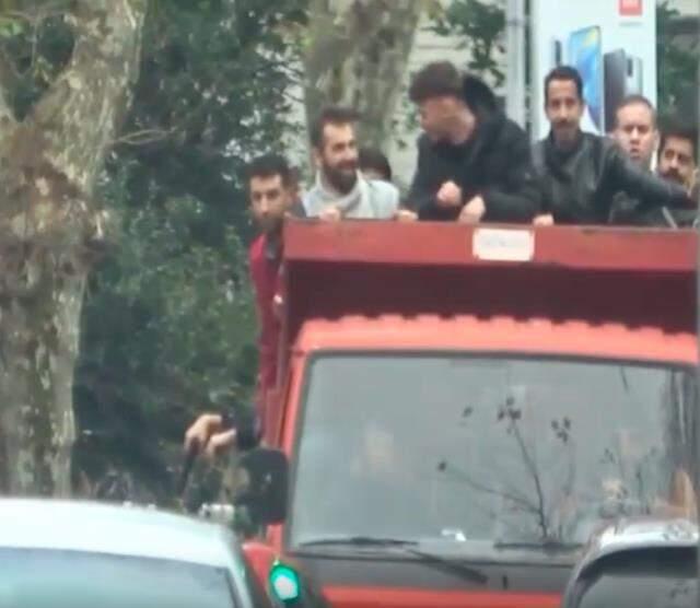 Çukur setinde skandal görüntüler! Onlarca figüranı sosyal mesafe kurallarını hiçe sayarak taşıdılar