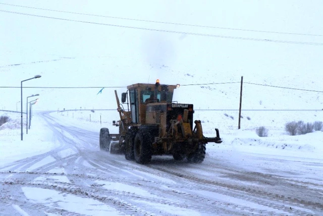 Doğu Anadolu'da soğuk hava ve kar yağışı etkili oluyor