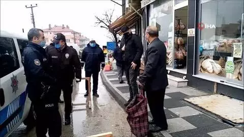 Karantinayı bozan emekli imam pazar alışverişinde yakalandı, savunması pes dedirtti: 'Haberim yoktu' Karantinayı bozan emekli imam pazar alışverişinde yakalandı, savunması pes dedirtti: 'Haberim yoktu'