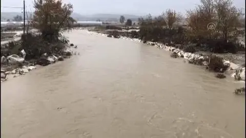 Kaş Belediye Başkanı, zarar gören seralarda inceleme yaptı (1) Kaş Belediye Başkanı, zarar gören seralarda inceleme yaptı (1)