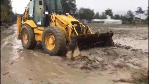 Kaş Belediye Başkanı, zarar gören seralarda inceleme yaptı (1) Kaş Belediye Başkanı, zarar gören seralarda inceleme yaptı (1)