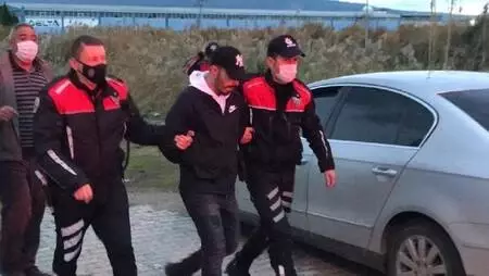 Otomobil hırsızları kız arkadaşlarıyla gezerken yakalandı