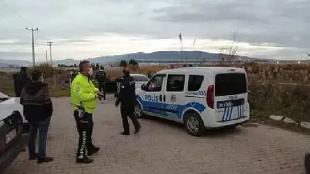 Otomobil hırsızları kız arkadaşlarıyla gezerken yakalandı