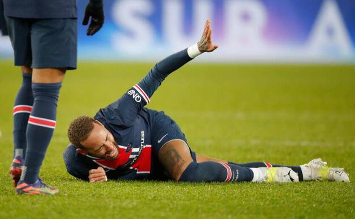 PSG liderliği Lille'e kaptırdı, Sakatlanan Neymar gözyaşlarıyla sahayı terk etti