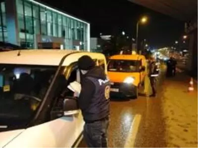 Sokağa çıkma kısıtlaması denetimlerinde ceza yağmaya devam ediyor Sokağa çıkma kısıtlaması denetimlerinde ceza yağmaya devam ediyor