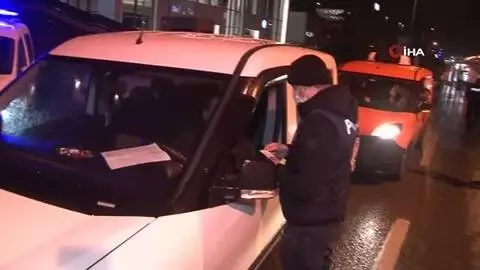 Sokağa çıkma kısıtlaması denetimlerinde ceza yağmaya devam ediyor Sokağa çıkma kısıtlaması denetimlerinde ceza yağmaya devam ediyor
