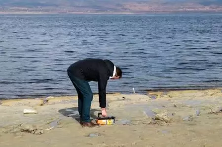 10 gündür gaz çıkışı olan Burdur Gölü'nde inceleme 10 gündür gaz çıkışı olan Burdur Gölü'nde inceleme