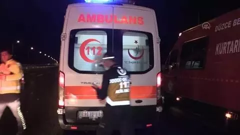 Anadolu Otoyolu'nda yolcu otobüsü kamyona çarptı: 16 yaralı Anadolu Otoyolu'nda yolcu otobüsü kamyona çarptı: 16 yaralı