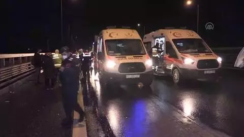 Anadolu Otoyolu'nda yolcu otobüsü kamyona çarptı: 16 yaralı Anadolu Otoyolu'nda yolcu otobüsü kamyona çarptı: 16 yaralı