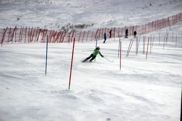 Anatolia kupası kayak yarışları 11 ülkenin katılımıyla Erzurum'da başladı