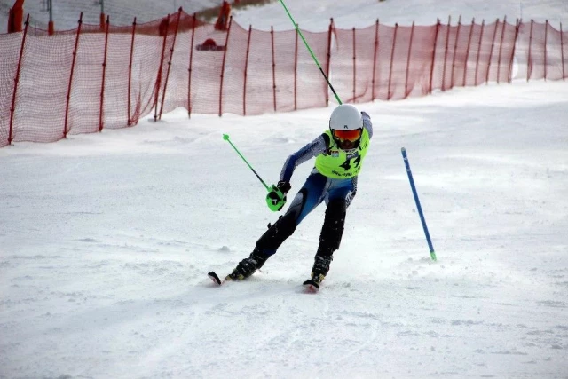 Anatolia kupası kayak yarışları 11 ülkenin katılımıyla Erzurum'da başladı