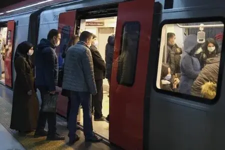 Ankara'da toplu taşıma araçlarında yoğunluk Ankara'da toplu taşıma araçlarında yoğunluk