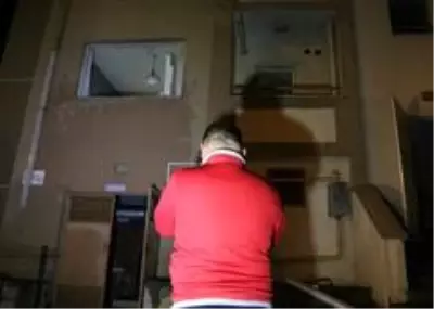 Apartman dairesinde doğalgaz bomba gibi patladı: 1 ağır yaralı Apartman dairesinde doğalgaz bomba gibi patladı: 1 ağır yaralı